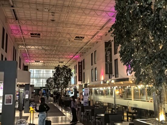 Premier Inn London Heathrow Airport T2 & T3 - Bath Road優惠