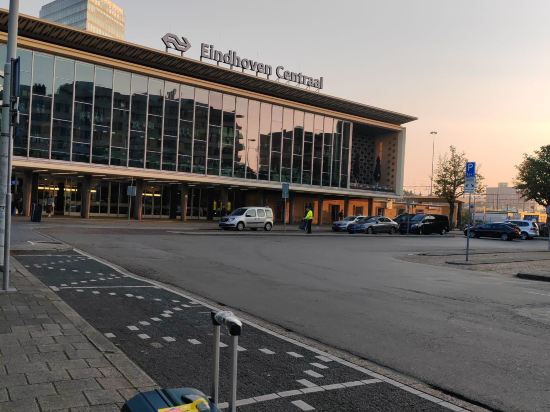 恩荷芬中央皇冠酒店優惠