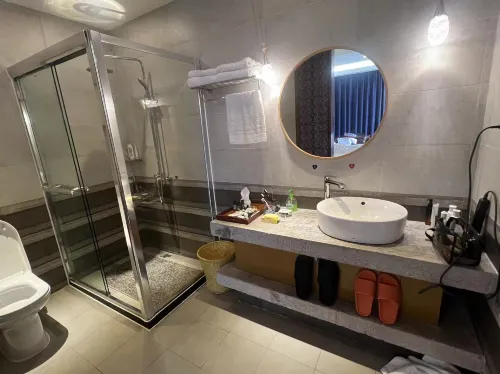 Zhangjiajie Ldyllic Pondside Timber Lodge Rooms Photos