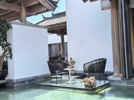 荷悦·麼些雪山設計師度假酒店優惠