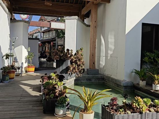 荷悦·麼些雪山設計師度假酒店優惠