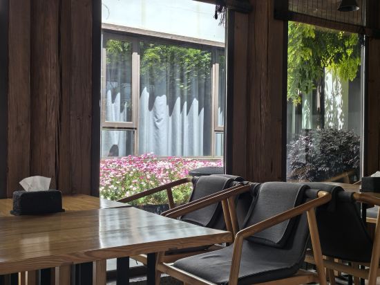 荷悦·麼些雪山設計師度假酒店優惠