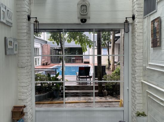 艾特居住素萬那部酒店優惠