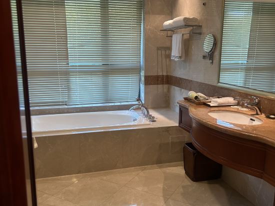 上乘假日酒店（中山長江高爾夫球場店）優惠