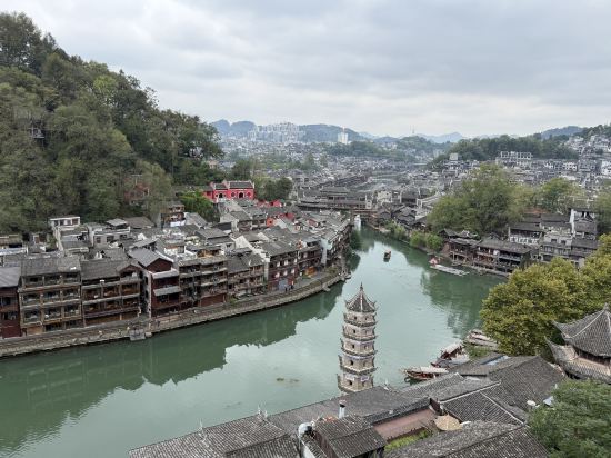 鳳凰故里明月全景民宿（萬名塔虹橋店）優惠