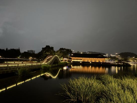 White Tourist Hotel 쿠폰