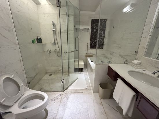 深圳富苑皇冠假日套房飯店優惠