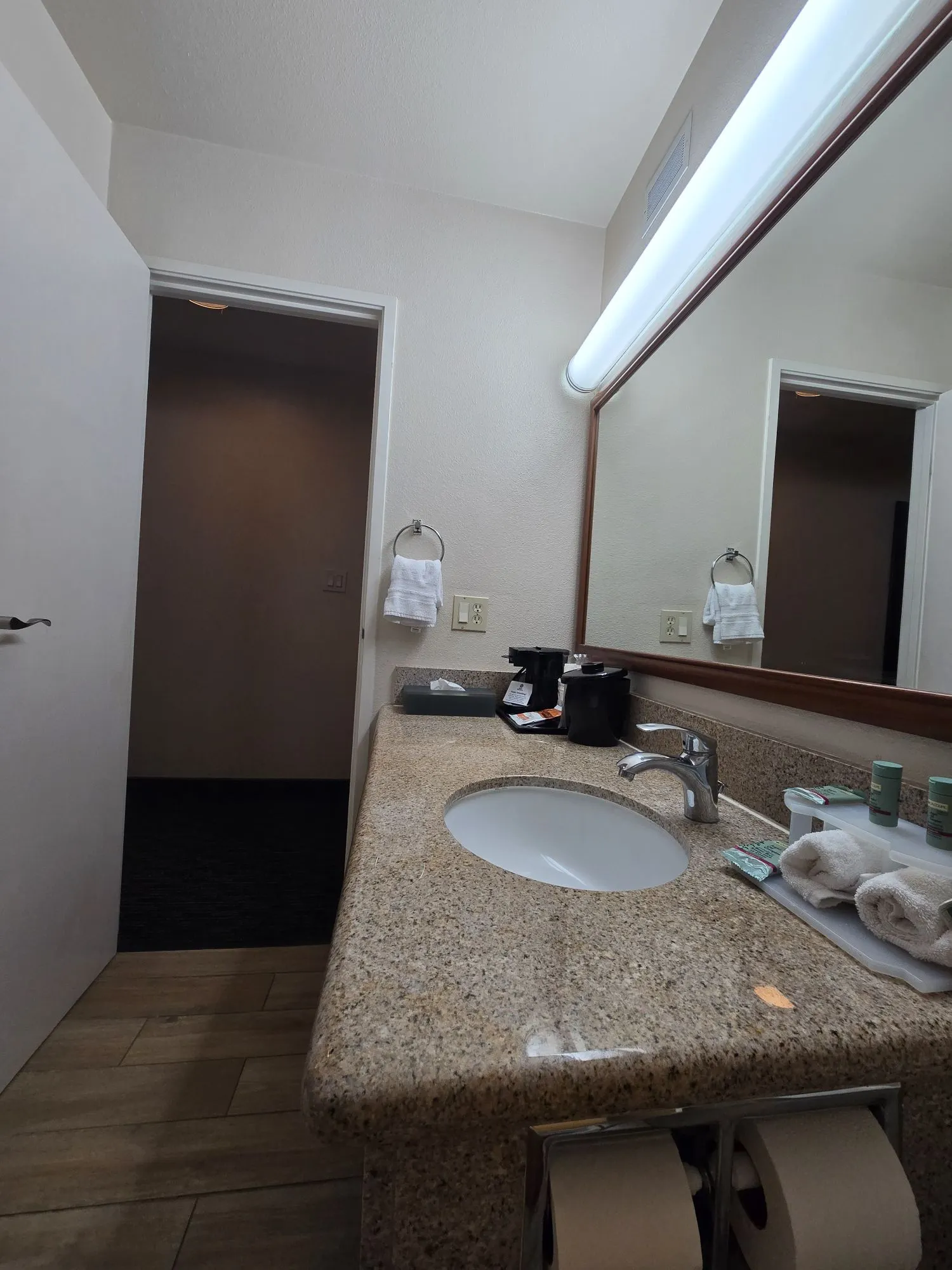 Best Western Village Inn Rooms Photos