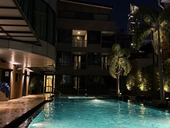 曼谷素坤逸11紙牌屋酒店優惠