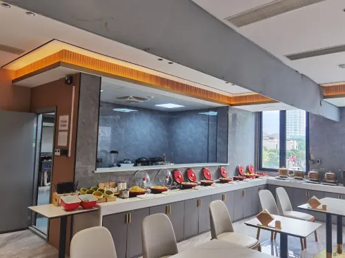 Yaduo Boya Hotel (Hengdian World Studios Ming and Qing Palace Gardens) Photos