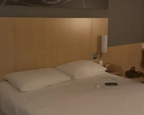 Ibis Barcelona Cornella Kamar Photos