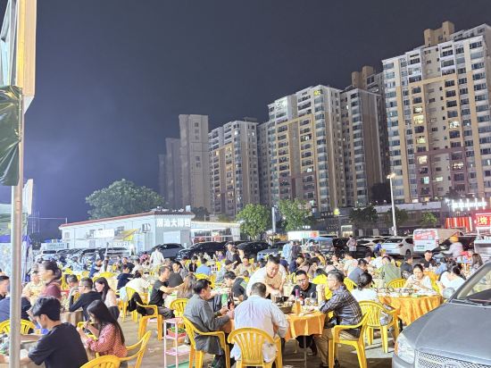 易趣輕奢飯店（中山三鄉鎮店）優惠