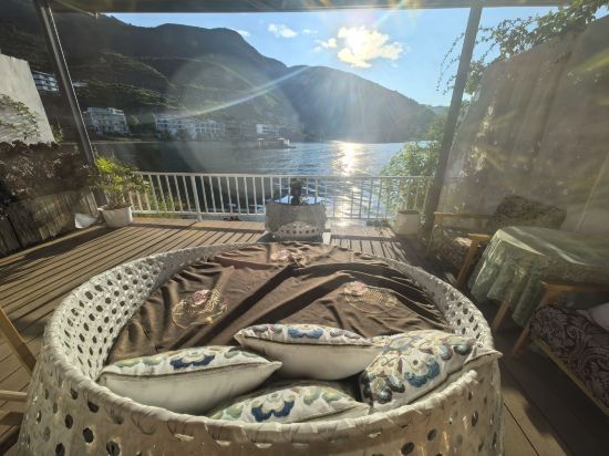 大理雙廊半島了了族親水客棧優惠