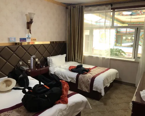 Zongqu Tibetan Inn Zimmer Photos