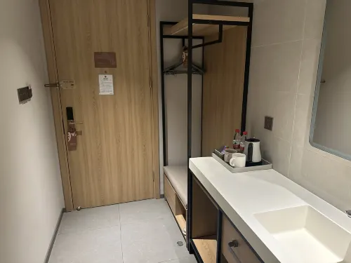 HomeinnsPlus Hotel (Shanghai Dishui Lake Port) Kamar Photos