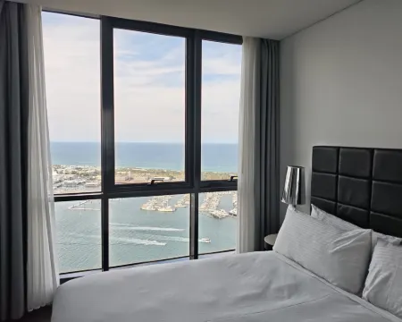 Meriton Suites Southport Rooms Photos