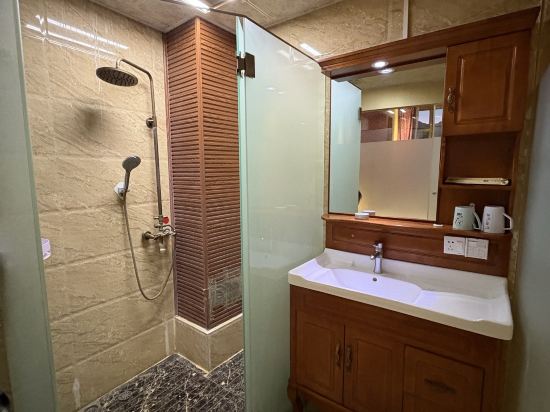 德欽飛來寺品松措飯店優惠