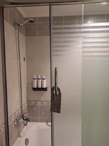 SAJA By Warwick Madinah Hotel Zimmer Photos