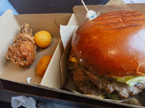 鉑瑞斯行政公寓（深圳海岸城南油服裝城店）優惠