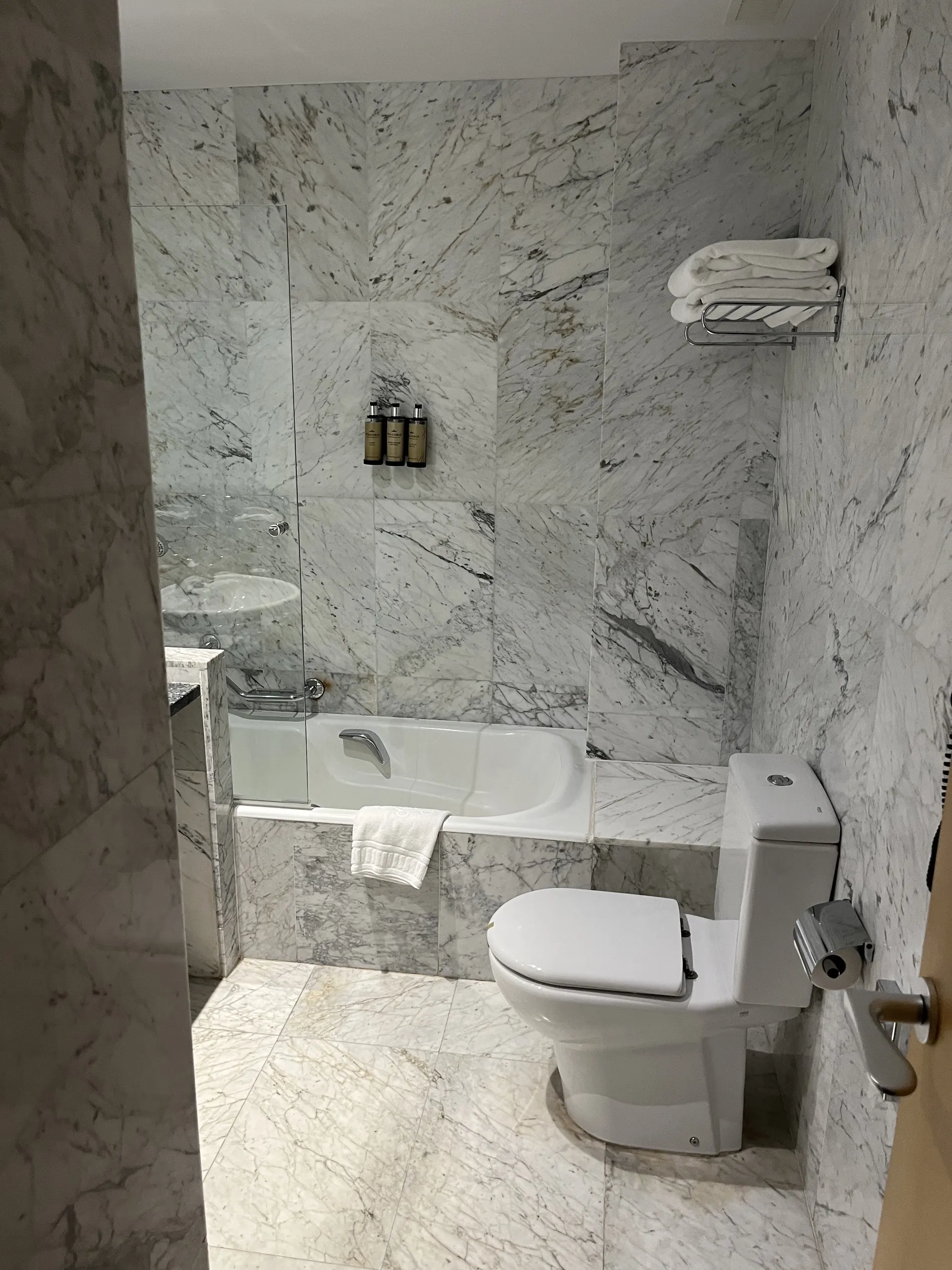 Parador de Cardona Habitaciones Photos