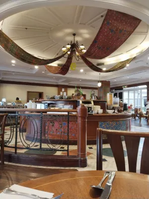 Avillion Admiral Cove Dining Photos