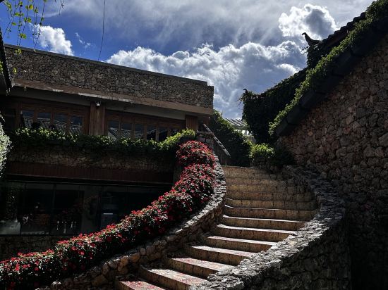 璞石雪山度假飯店（日照金山屋頂觀景店）優惠