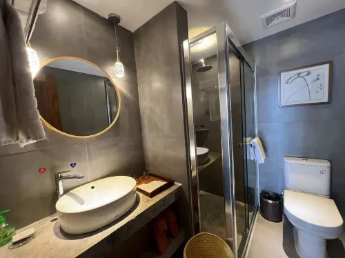 Zhangjiajie Ldyllic Pondside Timber Lodge Rooms Photos