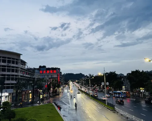 Xana Lite Hotelle (Jiangmen Wuyi University Lihe Plaza） Рядом с отелем Photos