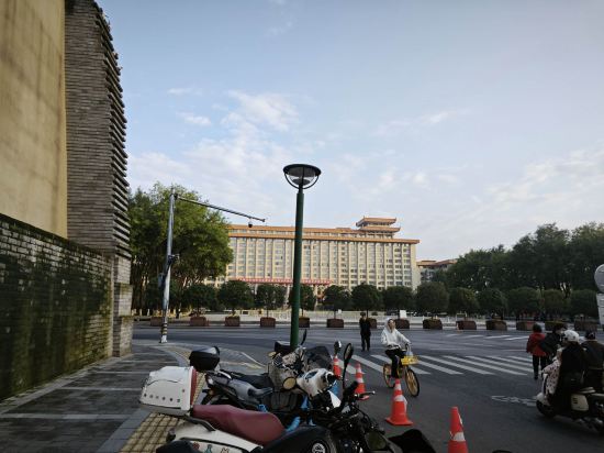 何夜青年旅行飯店（西安鐘樓地鐵站店）優惠