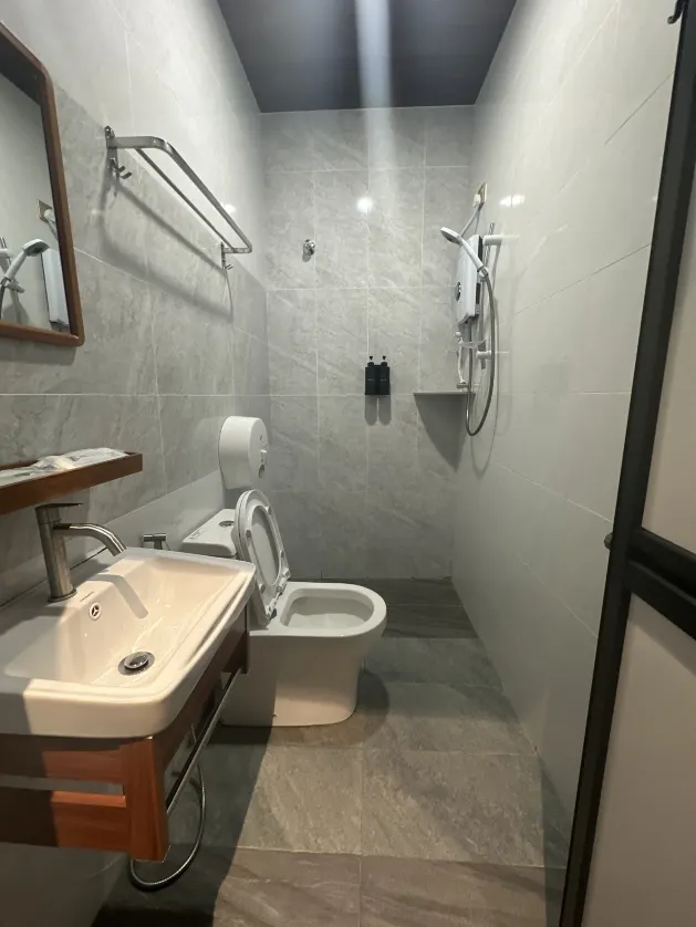 Bricks Guesthouse Phòng Photos