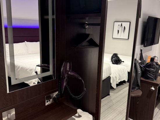 Premier Inn London Heathrow Airport T2 & T3 - Bath Road優惠