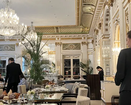 The Peninsula Paris Restauration Photos