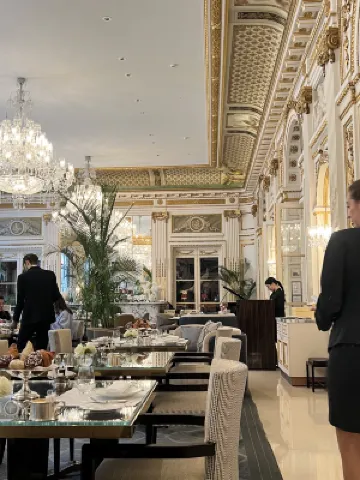 The Peninsula Paris Restauration Photos