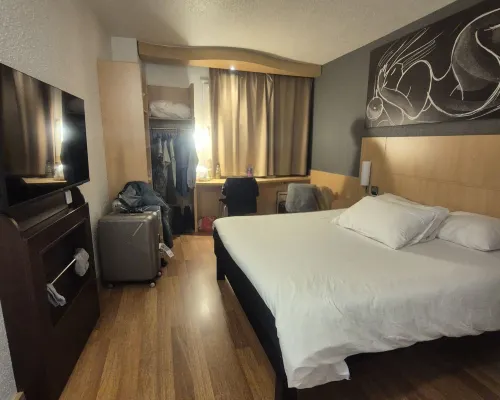 Ibis Barcelona Cornella Kamar Photos