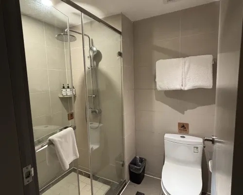 HomeInnSelected (Guangzhou International Financial City Olympic Sports Center Branch) Kamar Photos