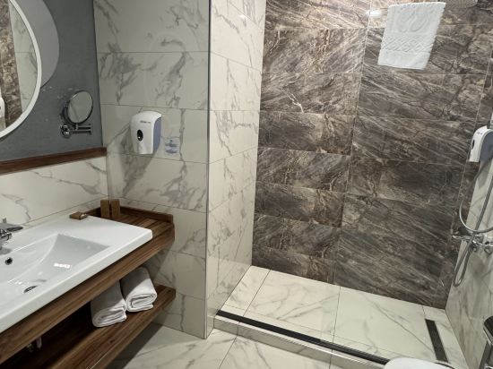 薩賓納戈琛ISG機場酒店優惠