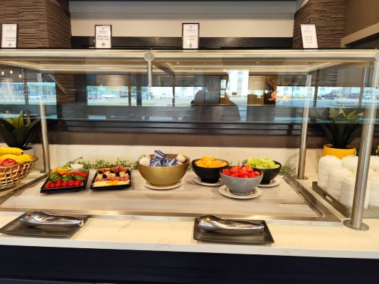 温尼伯機場希爾頓套房酒店優惠