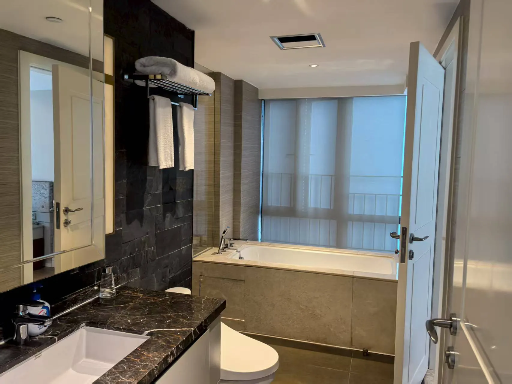 Luxe·Eastern Joy Suites Hotel Kamar Photos