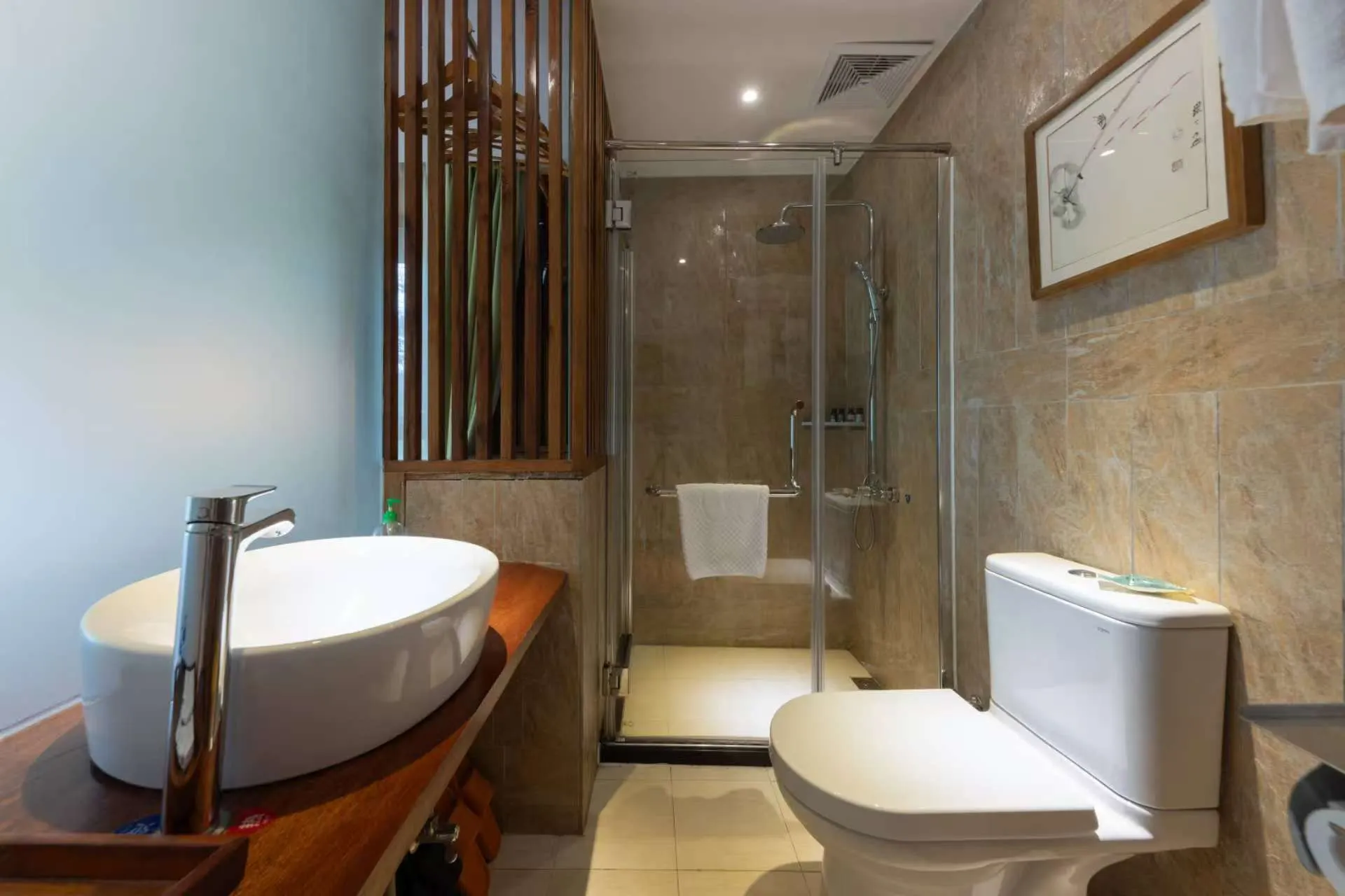 Zhangjiajie Ldyllic Pondside Timber Lodge Rooms Photos