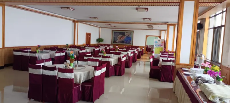 Yunti Hotel Makanan Photos