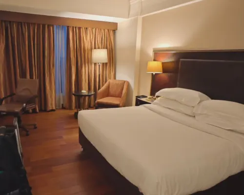 Eros Hotel New Delhi by IHG Zimmer Photos