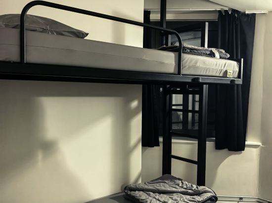 沙勒羅瓦青年旅舍優惠