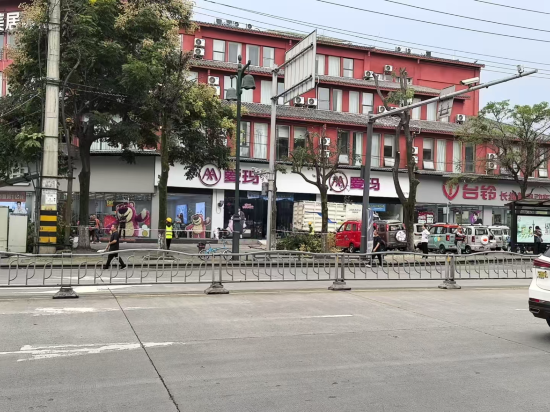 品美居溫泉影院飯店（都江堰景區南橋店）優惠