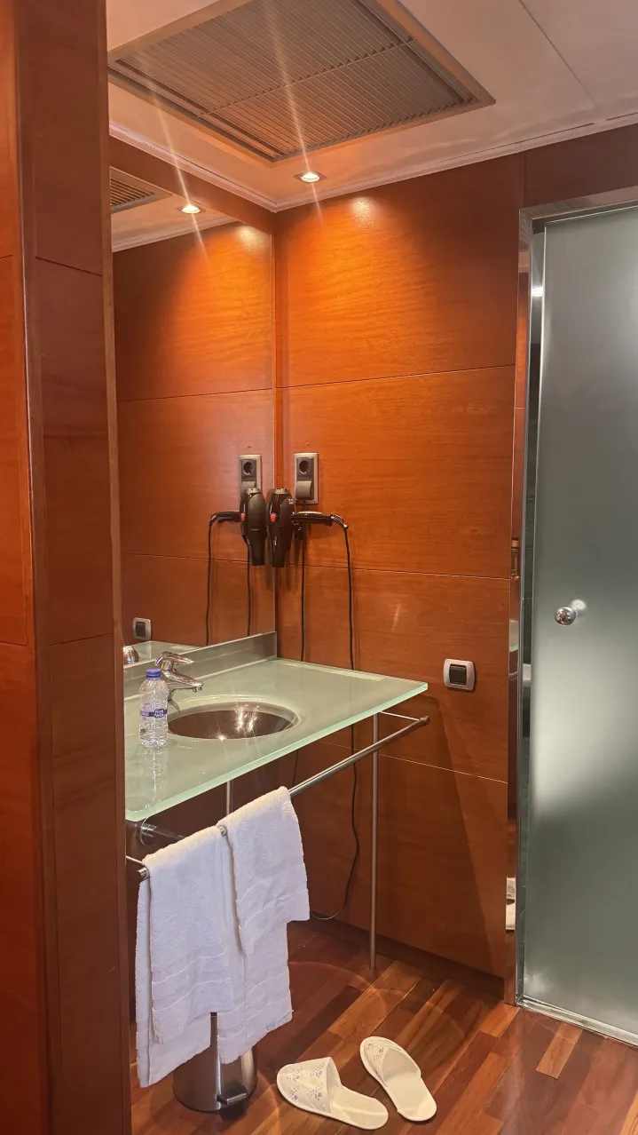 Acevi Villarroel Номера Photos