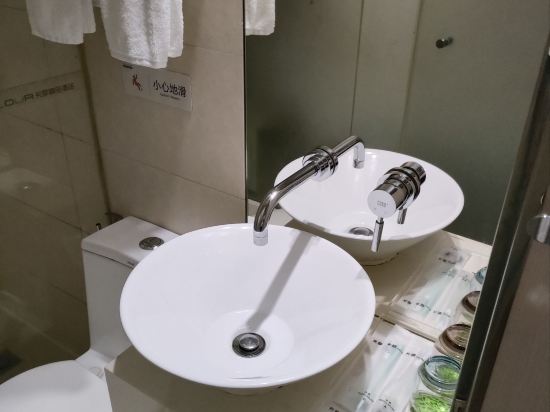 卡羅精品飯店（深圳東門步行街晒布地鐵站店）優惠
