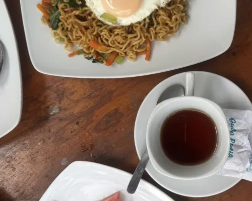 فافوريت بنجالوز تناول الطعام Photos