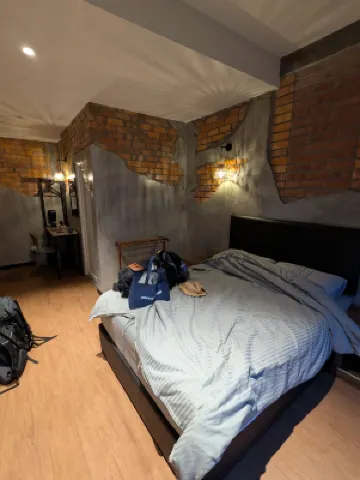 Bricks Guesthouse Phòng Photos