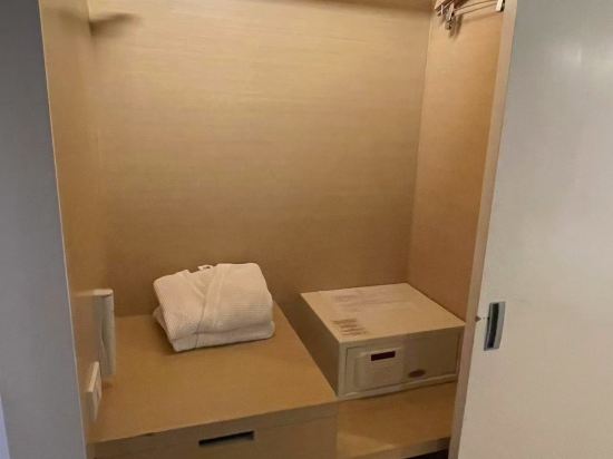 西隆翠妮提酒店優惠