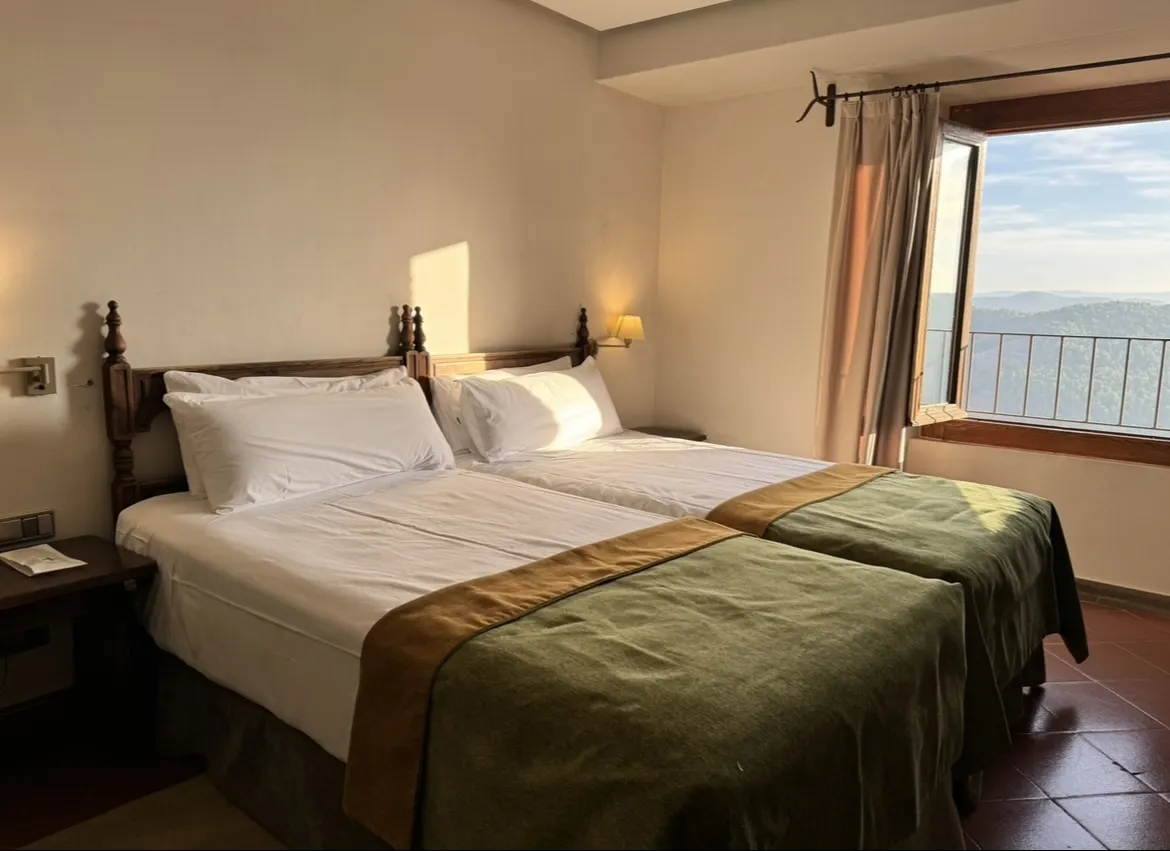 Parador de Cardona Habitaciones Photos