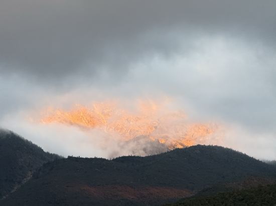 麗江石頭厝雪山度假飯店優惠